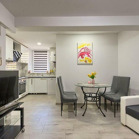 Old Town Apartments In City Center Pula Ngoại thất bức ảnh