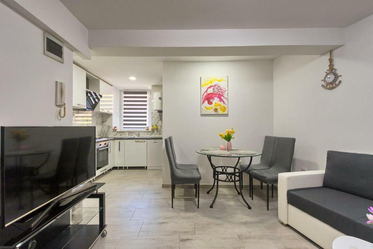 Old Town Apartments In City Center Pula Ngoại thất bức ảnh