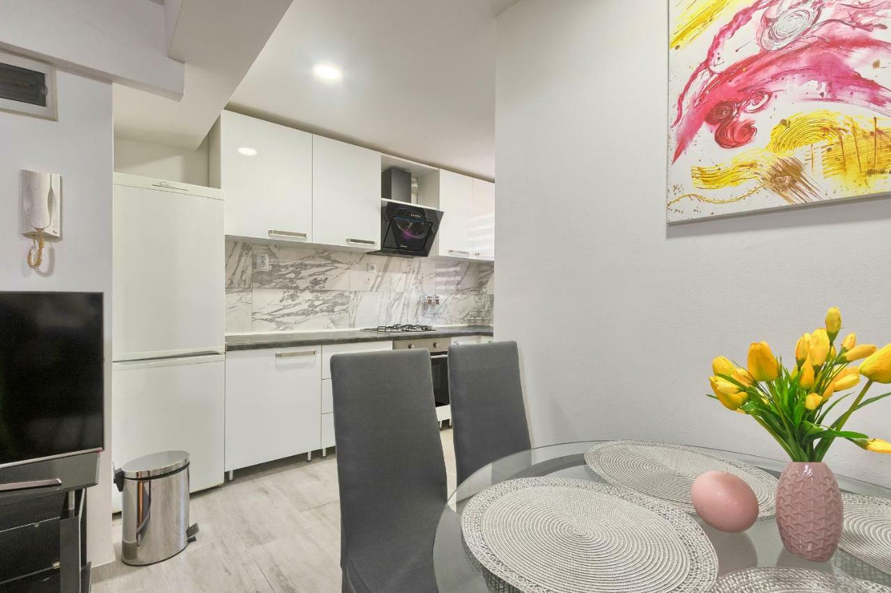 Old Town Apartments In City Center Pula Ngoại thất bức ảnh